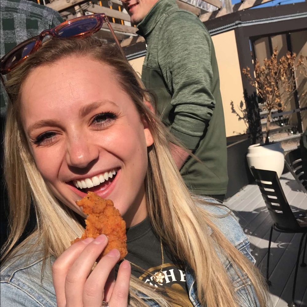 Meet your Posher, Elizabeth